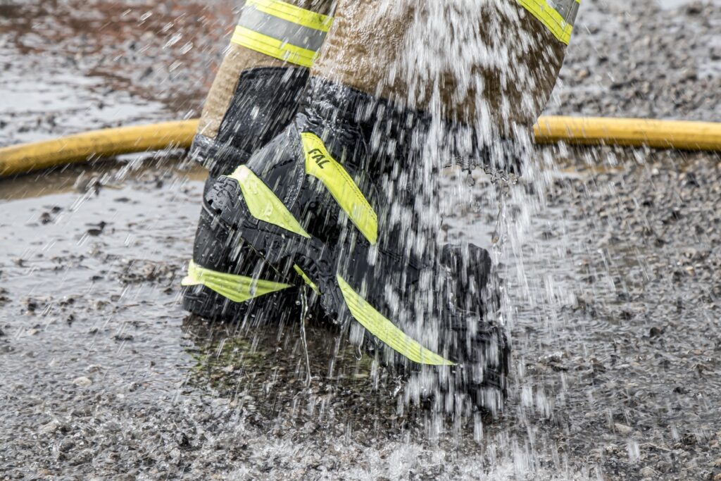 FAL-Einsatzstiefel beim Brandcontainer-Training
